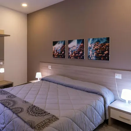 住宿加早餐酒店 Ventitremarzo 诺瓦拉